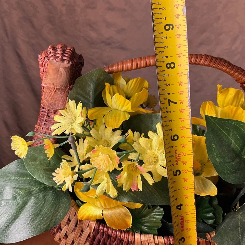 Woven Duck Basket Yellow Floral Arrangement Cottagecore‎ Grannycore